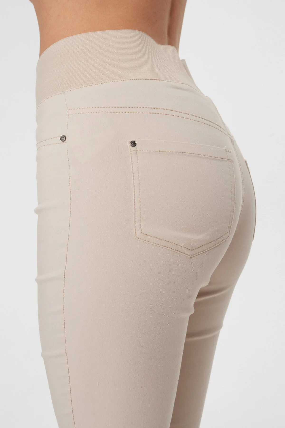 FQSHANTAL - POWER CAPRI PANTS - BEIGE