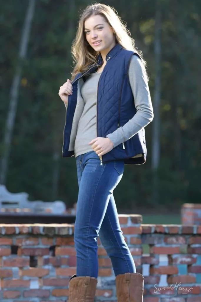 Hold Me Tight - Quilted Vest in Dark Navy