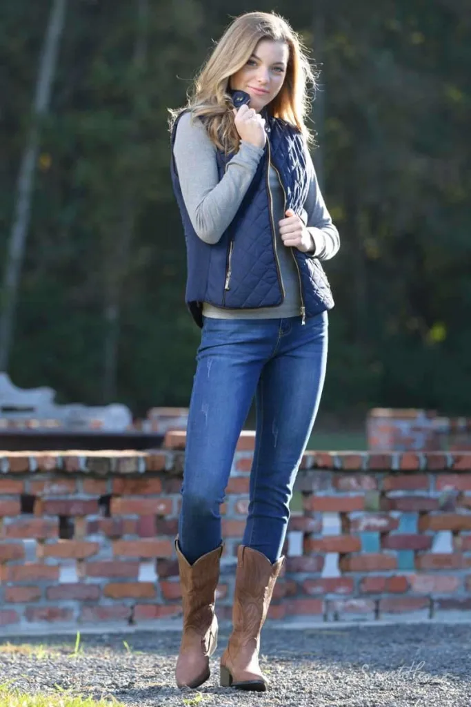 Hold Me Tight - Quilted Vest in Dark Navy