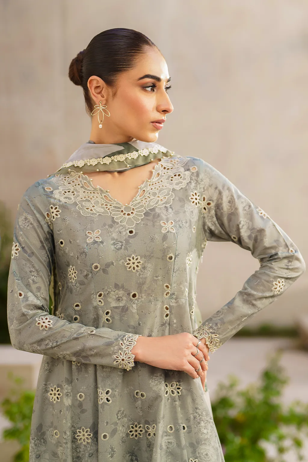 IZNIK | FESTIVE LAWN '24 | SFL-10 EMBROIDERED LAWN