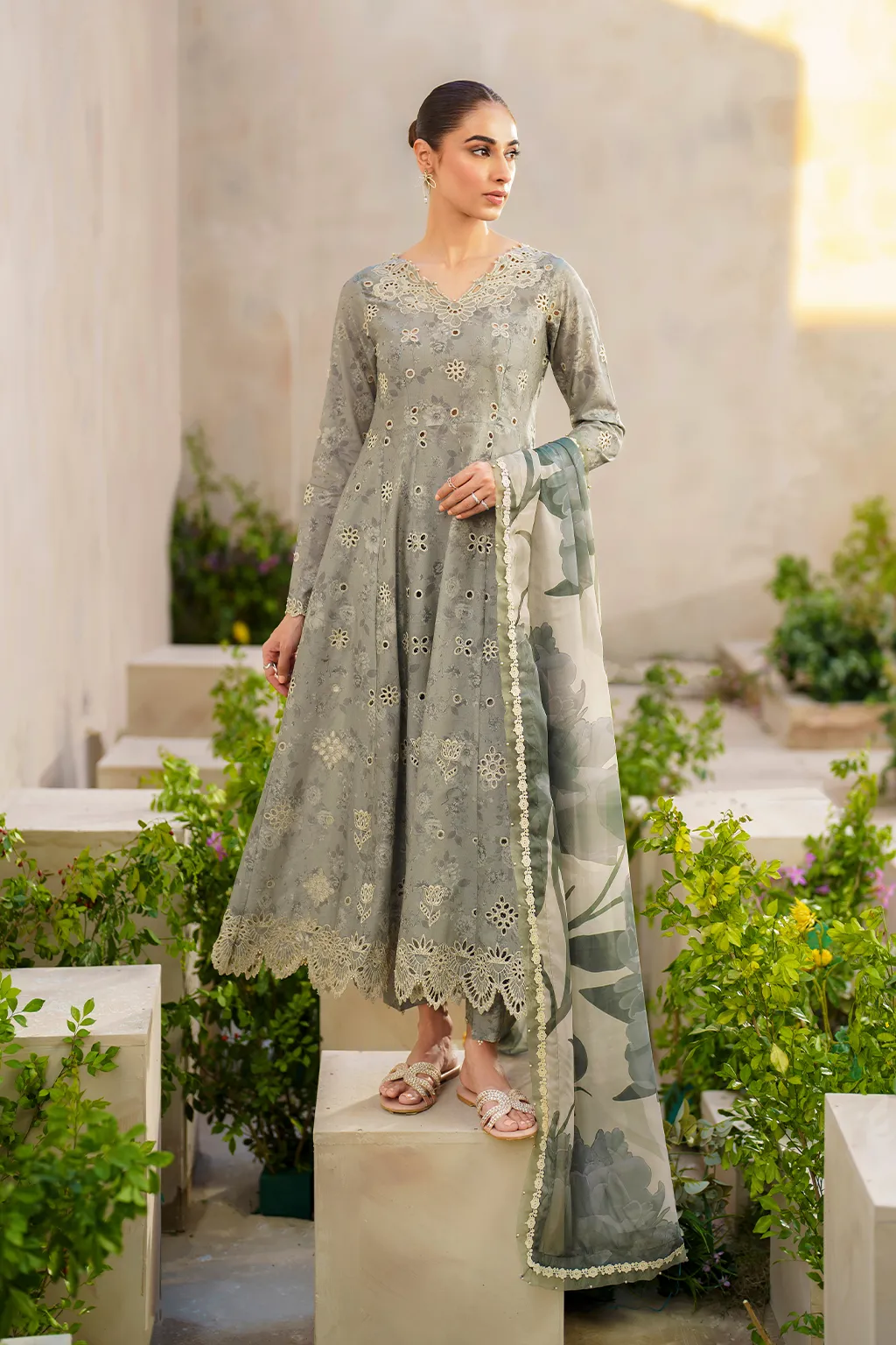IZNIK | FESTIVE LAWN '24 | SFL-10 EMBROIDERED LAWN