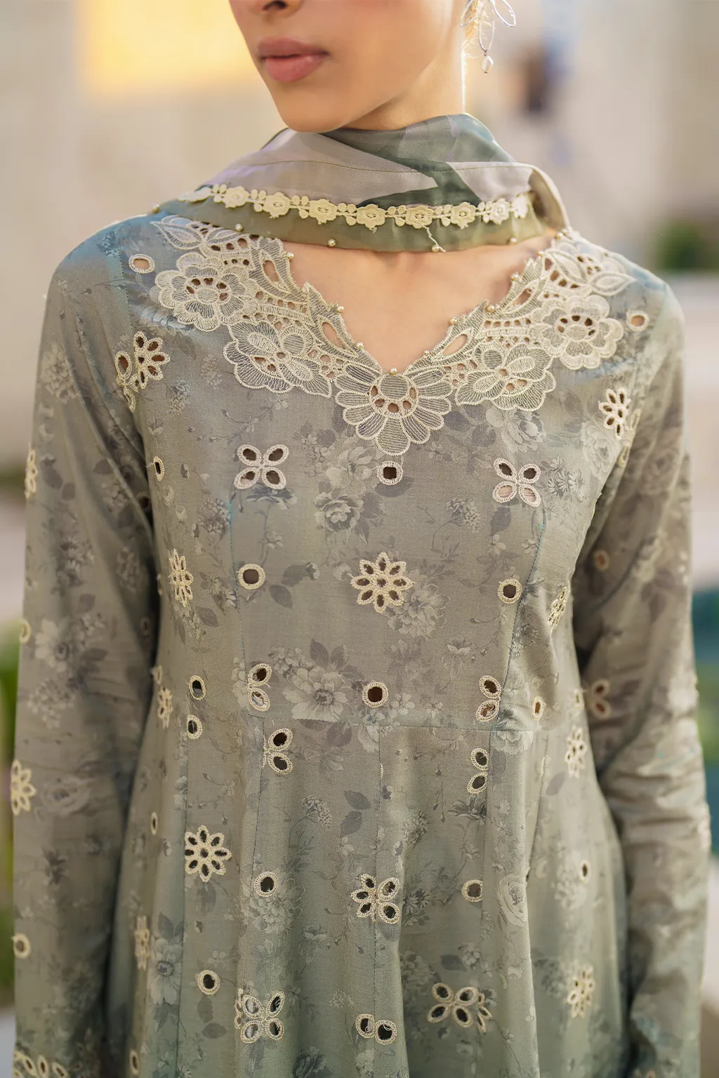 IZNIK | FESTIVE LAWN '24 | SFL-10 EMBROIDERED LAWN
