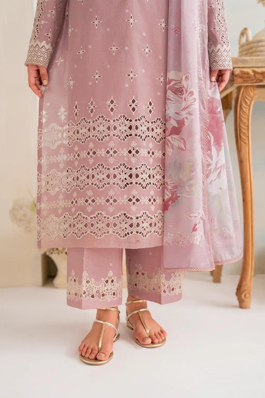 IZNIK | GUZEL LAWN '24 | IGL-04 EMBROIDERED LAWN