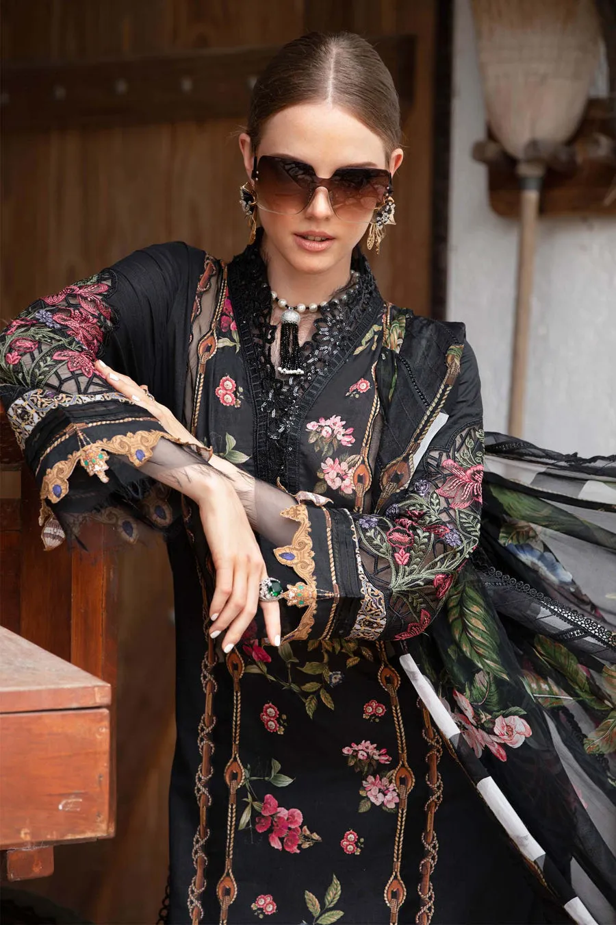 Maria.B | M.Prints Embroidered Lawn '23 | MPT-1806-B