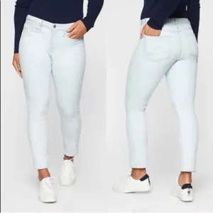 NWT Athleta Sculptek Skinny Crop Jean Glacier light Wash Jeans pants