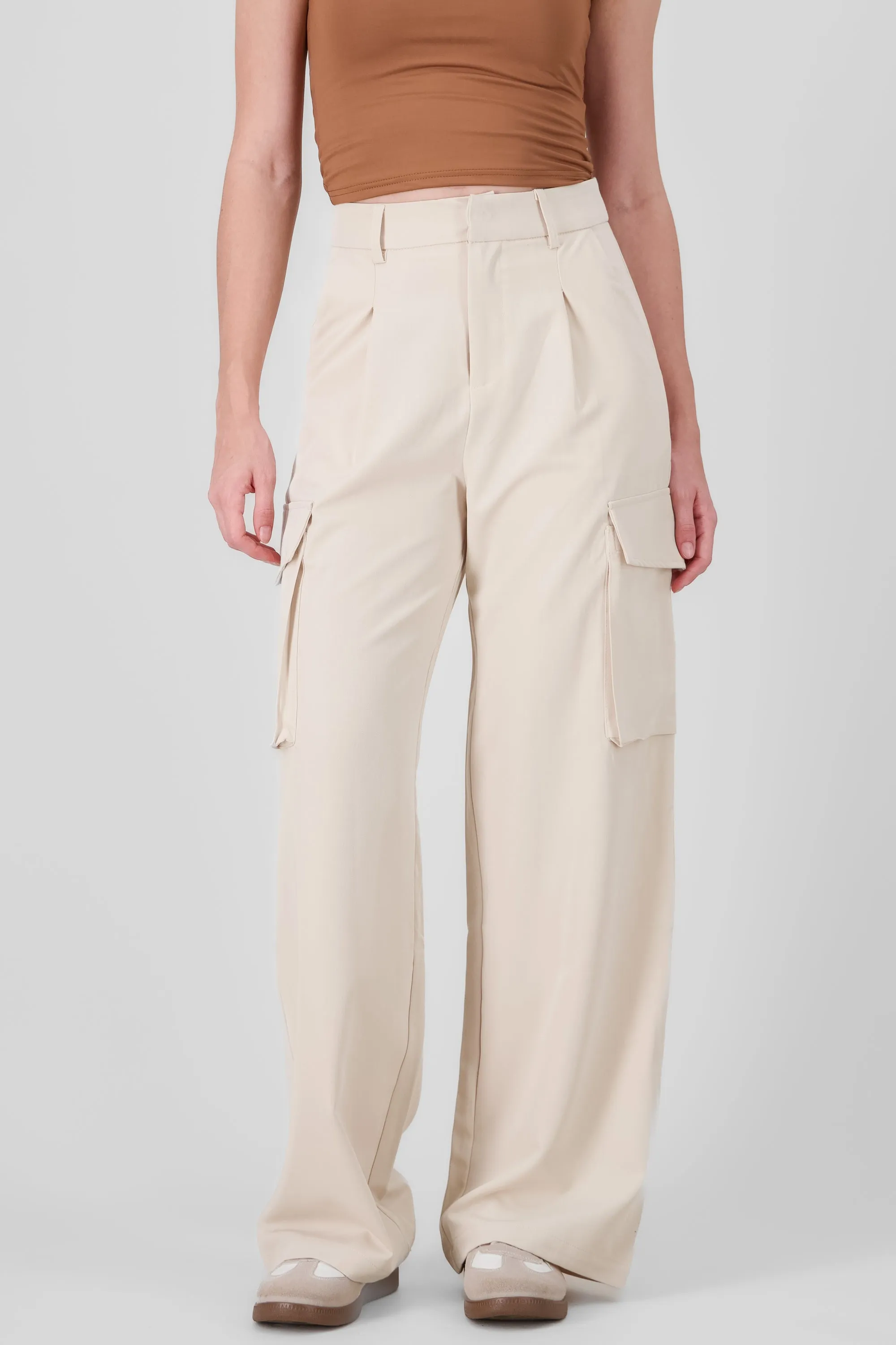 Pantalon sastre detalle bolsas cargo