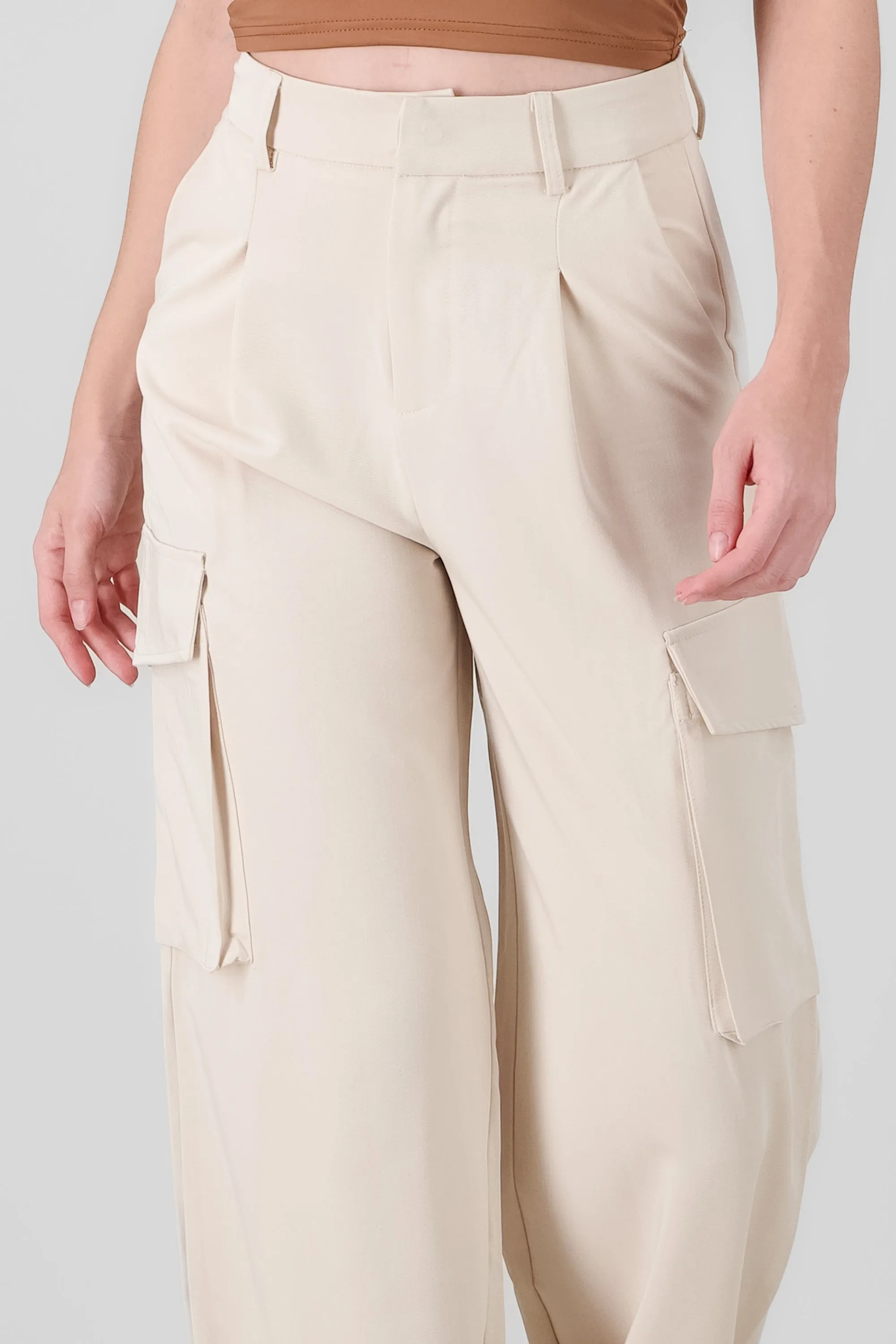 Pantalon sastre detalle bolsas cargo