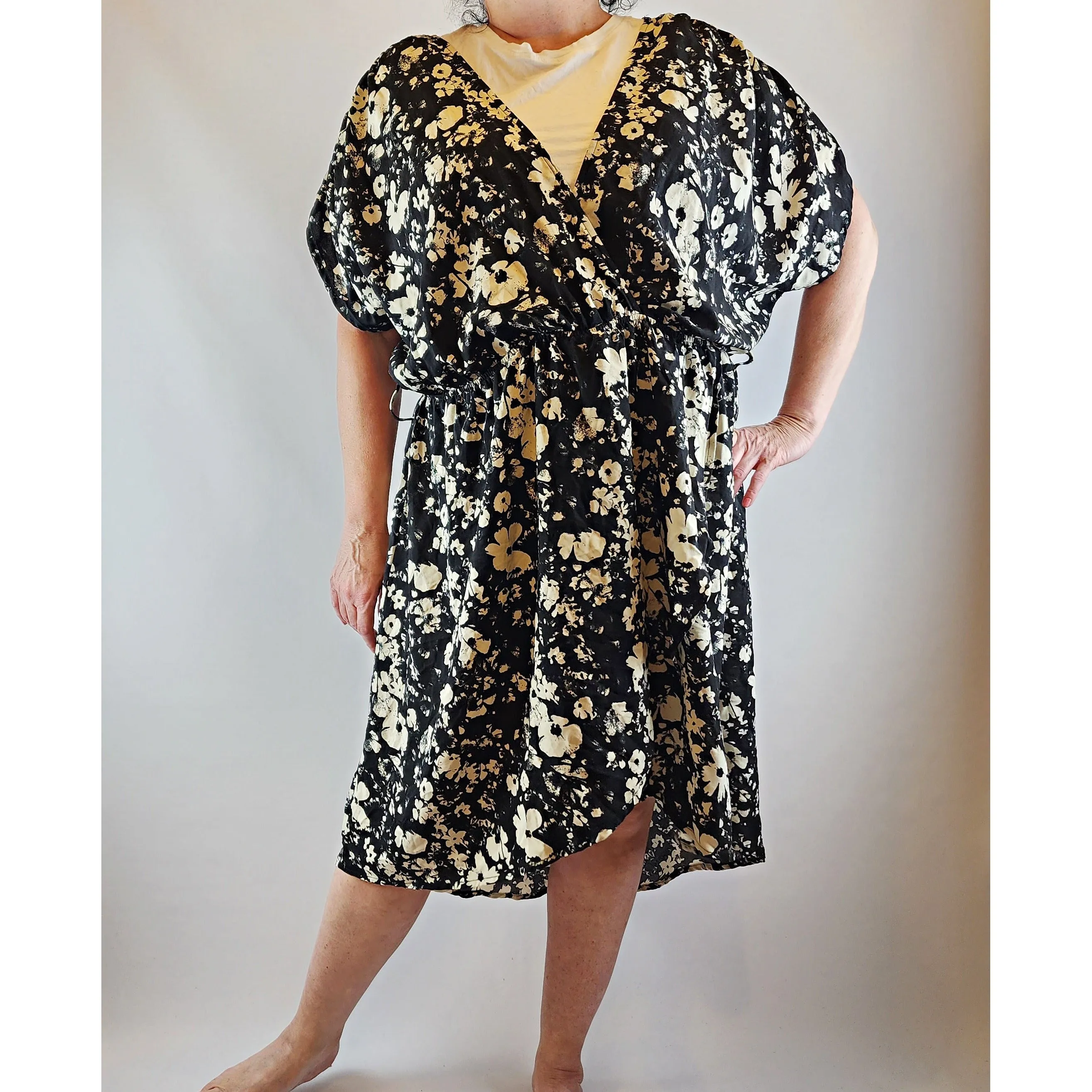 Possibly handmade black and white print dress with short sleeves size 2XL (best fits 16-18)