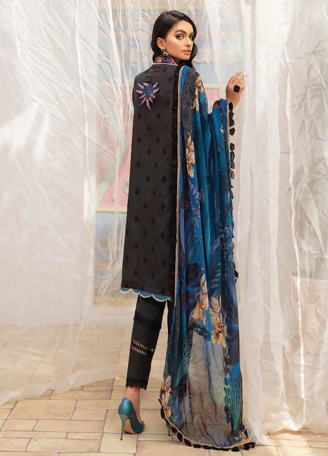 Roheenaz by Mushq Lawn Collection – RNZ-04-B Phantom
