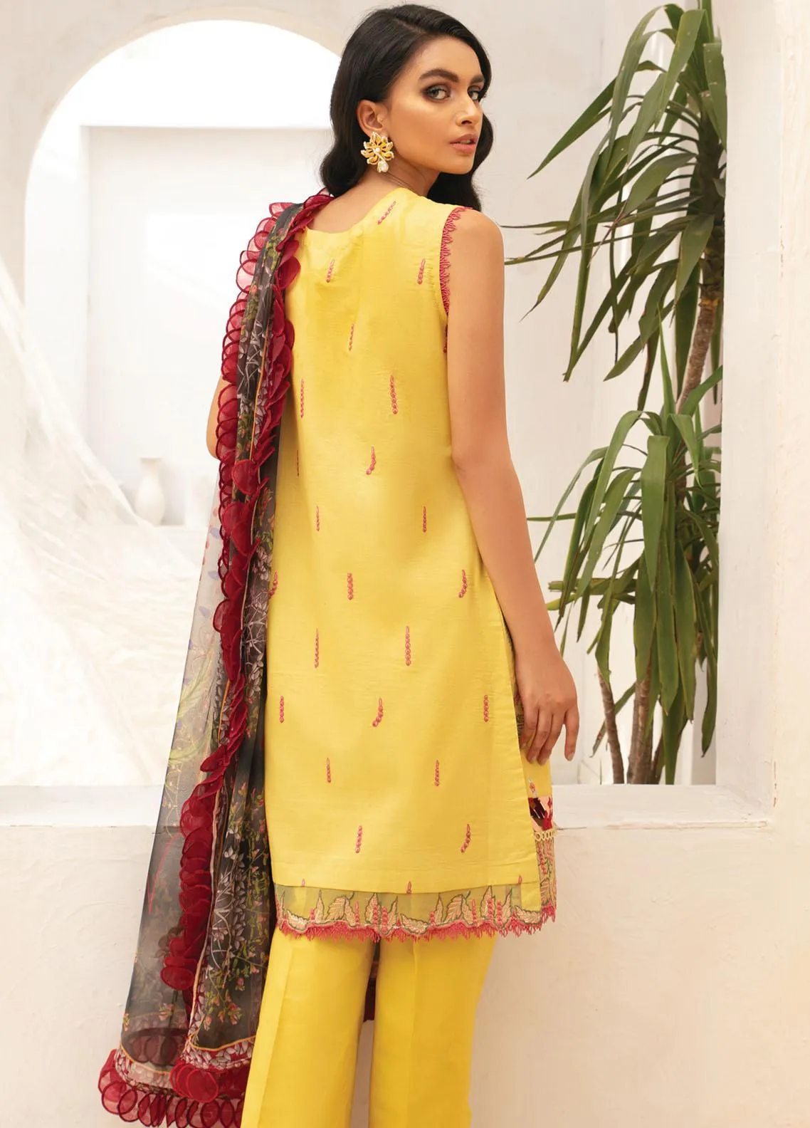 Roheenaz by Mushq Lawn Collection – RNZ-05-B Golden Spice