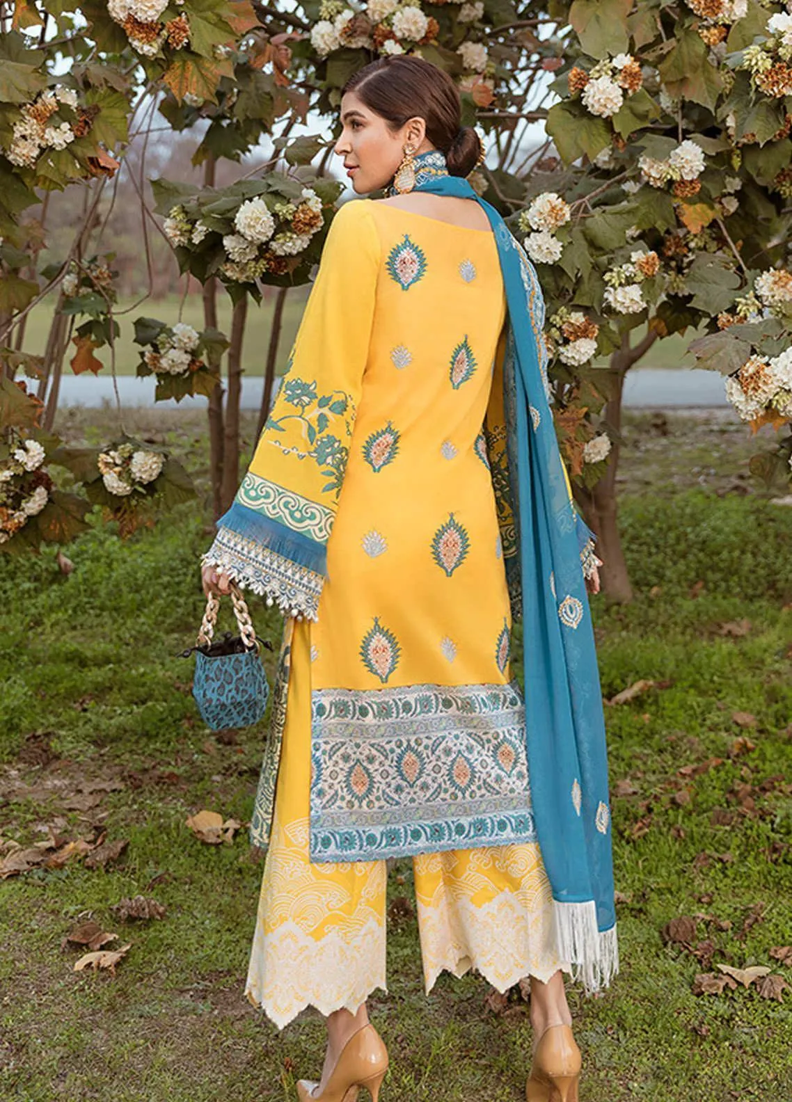 Saira Rizwan Lawn 2023  |  Sorfina 03