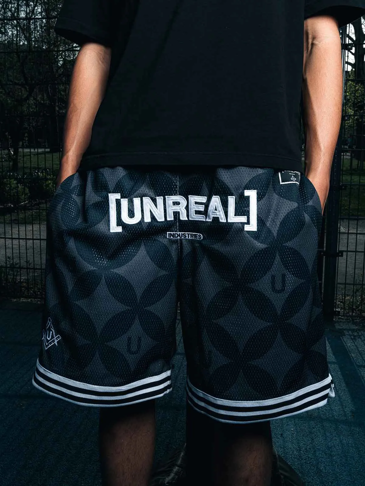UNREAL Team Shorts Pike Black Grey