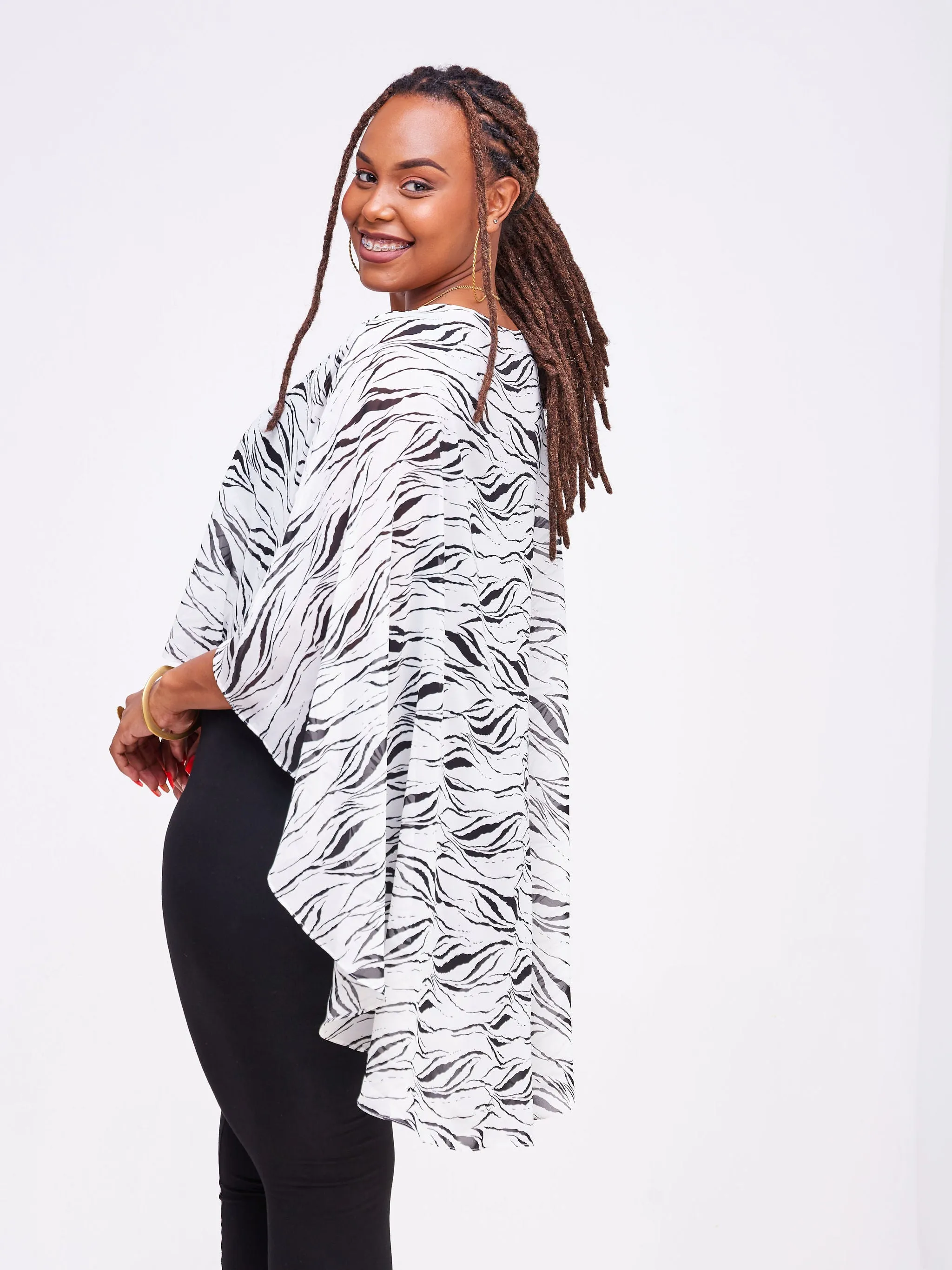 Vivo Sana Cape Top - Black / White Abstract Print