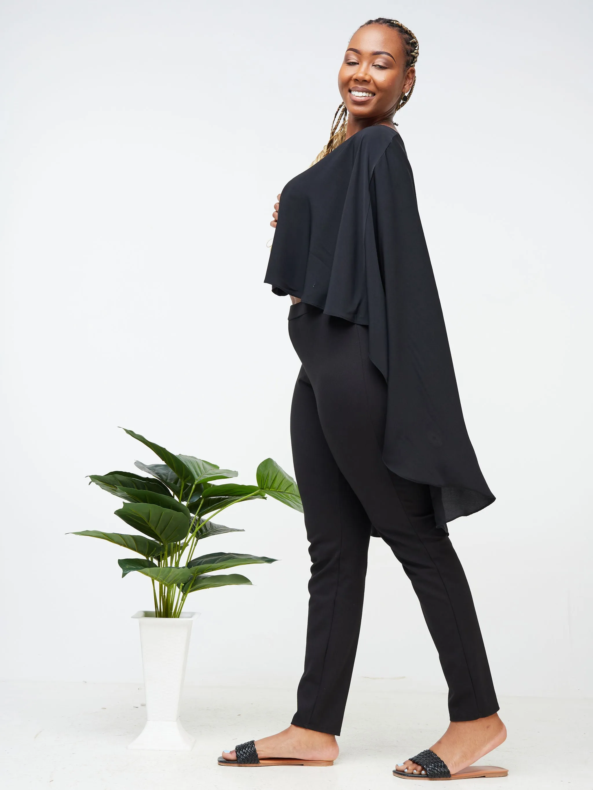 Vivo Sana Cape Top - Black