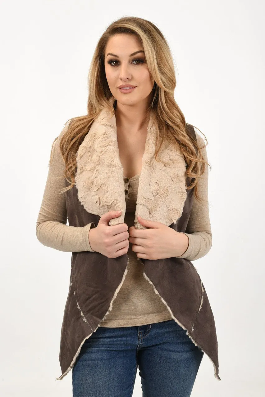 Weekend at the Lodge Vest