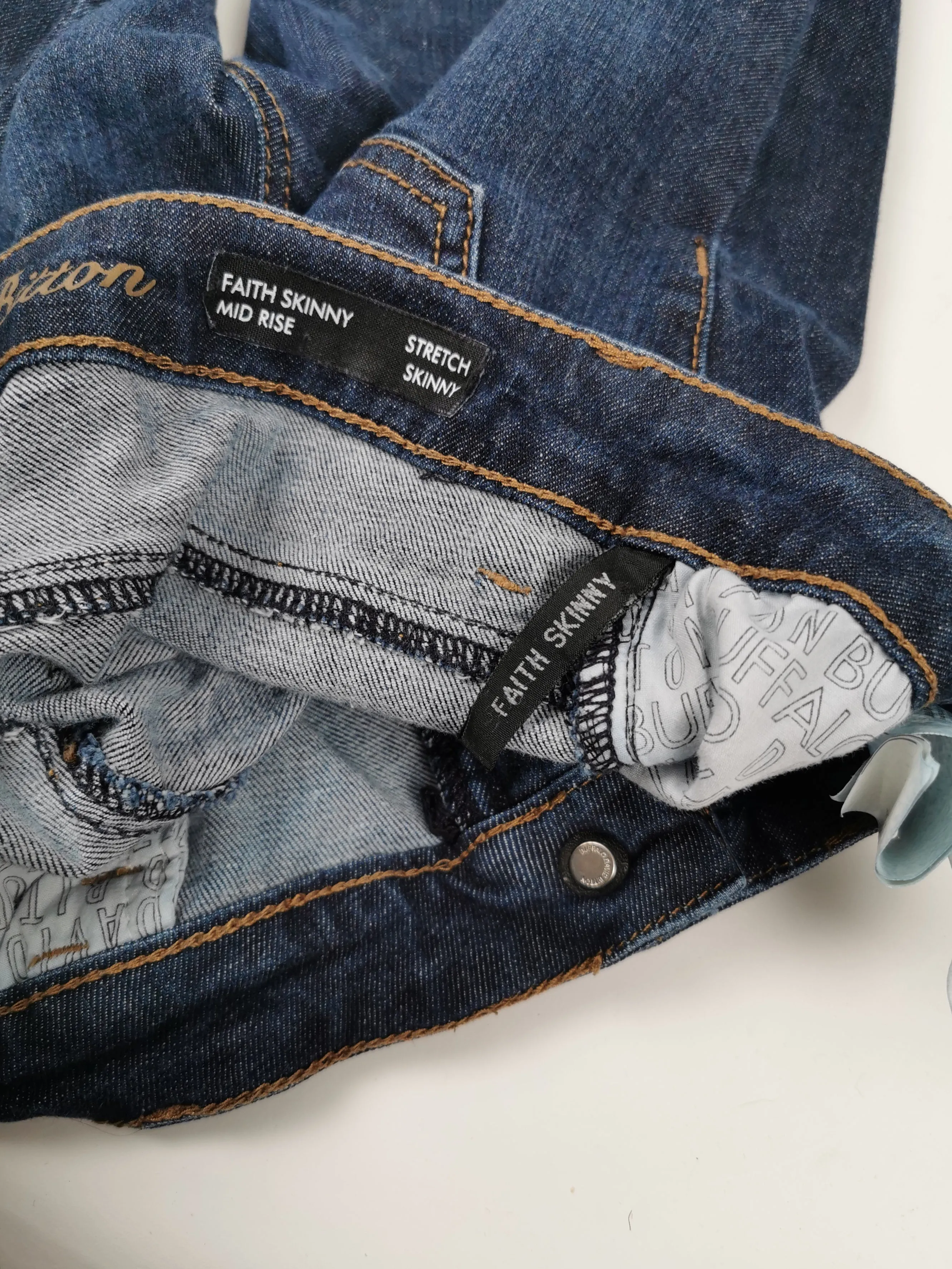 WOMENS SIZE 27 - BUFFALO, 'Faith' Mid-rise, Dark Wash, Skinny Jeans EUC B6