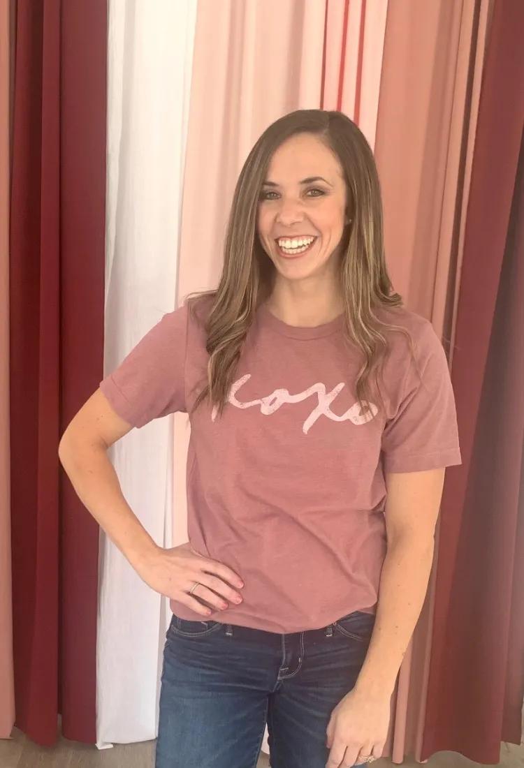 XOXO Graphic Tee in Mauve