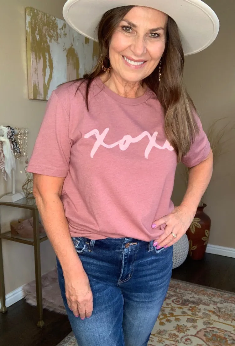 XOXO Graphic Tee in Mauve