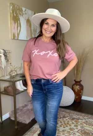 XOXO Graphic Tee in Mauve